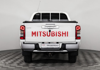 Подержанный автомобиль Mitsubishi L200 2022 года (7 фото)