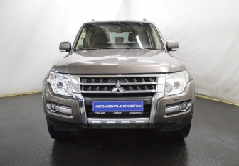 Подержанный автомобиль Mitsubishi Pajero 2015 года (2 фото)