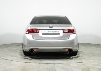 Подержанный автомобиль Honda Accord Sedan 2008 года (6 фото)