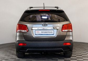 Подержанный автомобиль Kia Sorento 2011 года (6 фото)