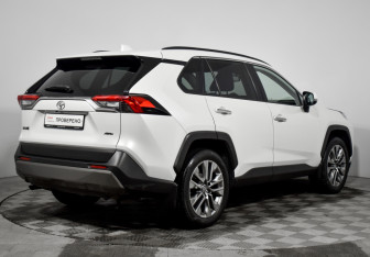 Подержанный автомобиль Toyota RAV4 2020 года (5 фото)