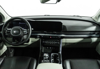 Подержанный автомобиль Kia Carnival 2021 года (14 фото)