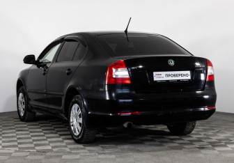 Подержанный автомобиль Skoda Octavia Liftback 2011 года (7 фото)
