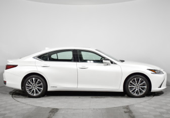 Подержанный автомобиль Lexus ES 2021 года (4 фото)