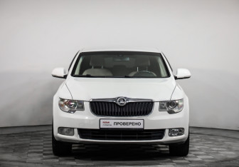 Подержанный автомобиль Skoda Superb Liftback 2012 года (2 фото)
