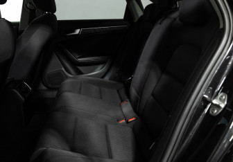 Подержанный автомобиль Audi A4 Sedan 2012 года (10 фото)