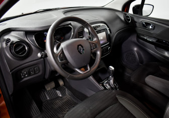 Подержанный автомобиль Renault Kaptur 2018 года (9 фото)