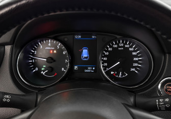 Подержанный автомобиль Nissan X-Trail 2021 года (17 фото)