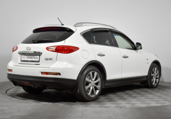 Подержанный автомобиль Infiniti QX50 2014 года (5 фото)