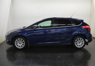 Подержанный автомобиль Ford Focus Hatchback 2012 года (8 фото)