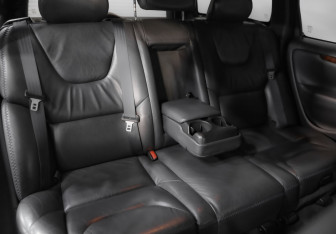 Подержанный автомобиль Volvo XC70 2006 года (20 фото)