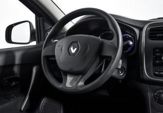 Подержанный автомобиль Renault Logan Sedan 2018 года (16 фото)
