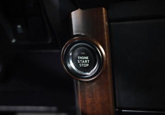 Подержанный автомобиль Toyota Land Cruiser Prado 2014 года (13 фото)