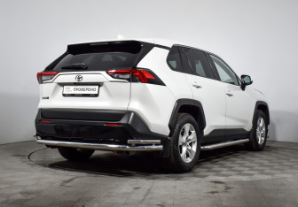 Подержанный автомобиль Toyota RAV4 2020 года (5 фото)