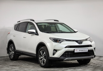 Подержанный автомобиль Toyota RAV4 2017 года (3 фото)