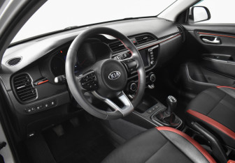 Подержанный автомобиль Kia Rio Hatchback 2019 года (9 фото)