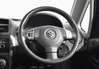 Подержанный автомобиль Suzuki SX4 Hatchback 2006 года (14 фото)