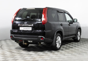 Подержанный автомобиль Nissan X-Trail 2013 года (5 фото)