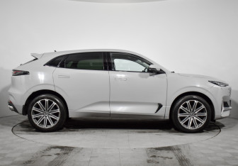 Подержанный автомобиль Changan UNI-K 2023 года (4 фото)