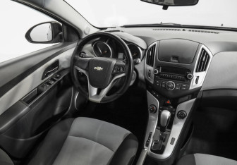 Подержанный автомобиль Chevrolet Cruze Wagon 2014 года (9 фото)