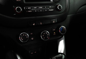 Подержанный автомобиль Kia Ceed Hatchback 2015 года (15 фото)