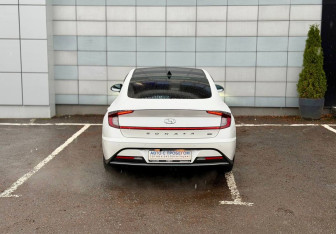 Подержанный автомобиль Hyundai Sonata 2021 года (5 фото)