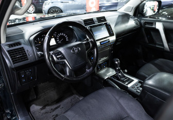 Подержанный автомобиль Toyota Land Cruiser Prado 2018 года (12 фото)