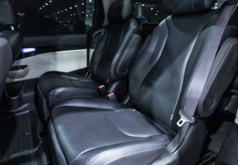 Подержанный автомобиль Kia Carnival 2021 года (14 фото)