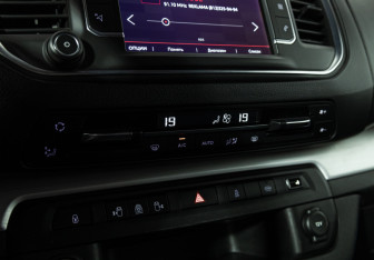 Подержанный автомобиль Citroen SpaceTourer 2017 года (18 фото)