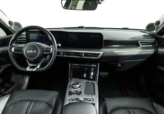 Подержанный автомобиль Kia K5 2021 года (13 фото)