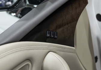 Подержанный автомобиль Infiniti QX80 2014 года (30 фото)