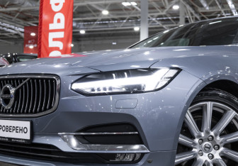 Подержанный автомобиль Volvo S90 2017 года (3 фото)