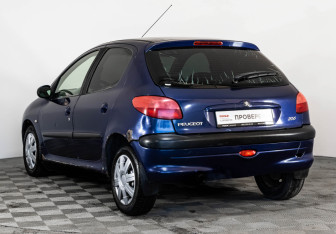 Подержанный автомобиль Peugeot 206 Hatchback 2003 года (7 фото)