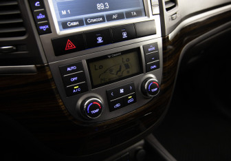 Подержанный автомобиль Hyundai Santa Fe 2011 года (16 фото)