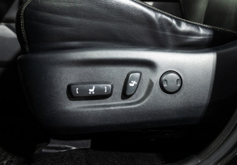 Подержанный автомобиль Toyota RAV4 2013 года (17 фото)
