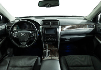 Подержанный автомобиль Toyota Camry Sedan 2018 года (13 фото)