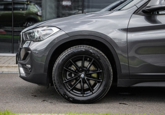 Подержанный автомобиль BMW X1 2019 года (10 фото)