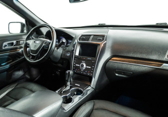 Подержанный автомобиль Ford Explorer 2018 года (9 фото)