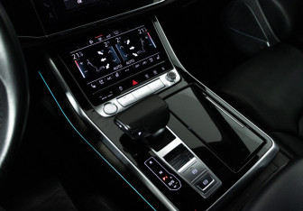 Подержанный автомобиль Audi Q8 2019 года (18 фото)