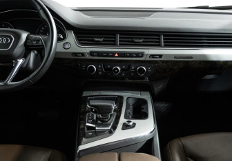 Подержанный автомобиль Audi Q7 2019 года (14 фото)