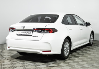 Подержанный автомобиль Toyota Corolla Sedan 2022 года (5 фото)