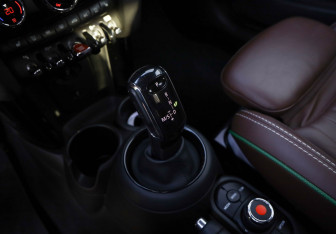 Подержанный автомобиль MINI Hatch 2019 года (15 фото)