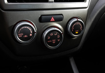 Подержанный автомобиль Subaru Impreza Hatchback 2008 года (14 фото)