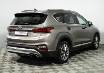Подержанный автомобиль Hyundai Santa Fe 2019 года (5 фото)