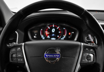 Подержанный автомобиль Volvo XC60 2015 года (19 фото)