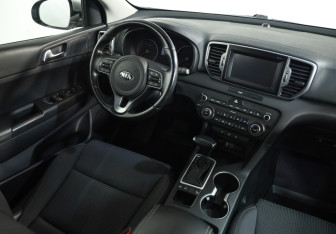 Подержанный автомобиль Kia Sportage 2017 года (8 фото)