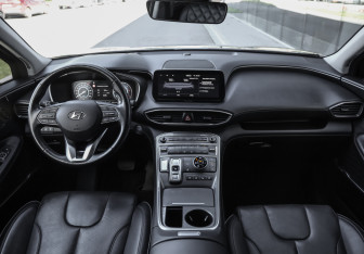 Подержанный автомобиль Hyundai Santa Fe 2022 года (14 фото)