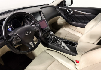 Подержанный автомобиль Infiniti Q50 2015 года (9 фото)