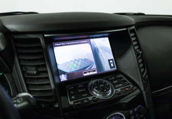 Подержанный автомобиль Infiniti QX70 2013 года (15 фото)