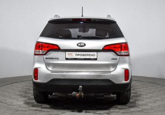 Подержанный автомобиль Kia Sorento 2013 года (6 фото)